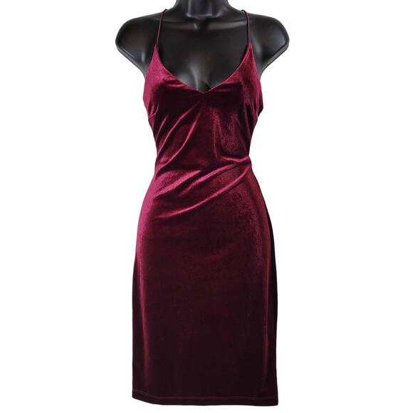 B. Darlin Spaghetti Strap V-Neck Lace Bra-Back Velvet Sheath Dress in Wine NWT - Picture 1 of 11